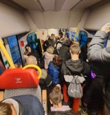 Pasażerowie z gminy Kępice mają dość tłoku w pociągach. Zapowiadają protest