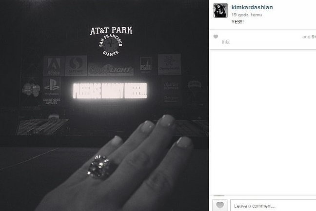 Kim Kardashian wrzuciła do sieci zdjęcie pierścionka...