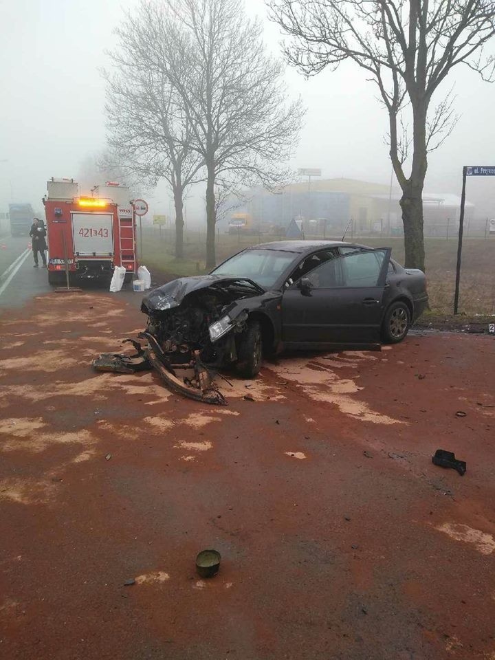 Audi uderzyło następnie w Punto. Wszyscy kierujący byli...