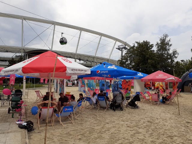Tauron Silesia Beach, czyli plaża na Stadionie Śląskim  Zobacz kolejne zdjęcia. Przesuwaj zdjęcia w prawo - naciśnij strzałkę lub przycisk NASTĘPNE