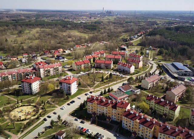 Miniony weekend obfitował w słońce i przyjemną, wiosenną  temperaturę. Wykorzystał to burmistrz Połańca, Jacek Tarnowski, który uchwycił miasto na wyjątkowych ujęciach z lotu ptaka. Widać, że okolica budzi się do życia, i wszystko powoli staje się zielone. Warto zobaczyć, ponieważ w kolejne dni zapowiadane są nawet opady śniegu.Więcej zdjęć na kolejnych slajdach>>>