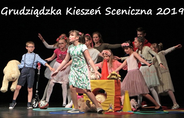 Przez dwa dni - w poniedziałek i wtorek - na scenie teatru w Grudziądzu trwa przegląd grup teatralnych z regionu. Zgłosiło się 20 zespołów. Galę i wręczenie nagród laureatom "Kieszeni scenicznej" zaplanowano na piątek o godzinie 10.