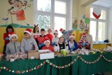 Uczniowie SP7 Szczecinek zorganizowali kiermasz świąteczny [zdjęcia]