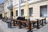 Życie wraca na ulice w centrum Kielc. Już w poniedziałek 18 maja restauratorzy chcą otworzyć ogródki [ZDJĘCIA]