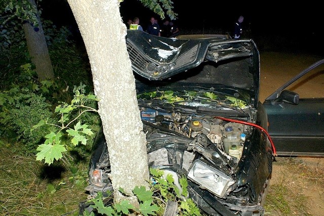 Wypadek w miejscowości Eliaszuki. Kierowca audi i pasażer nie zapięli pasów bezpieczeństwa