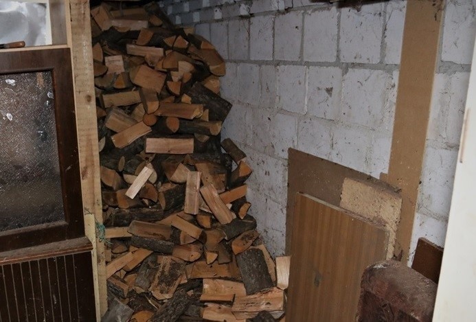 Augustów. 44-latek podejrzany o włamania do piwnic. Kradł... drewno na opał (zdjęcia)