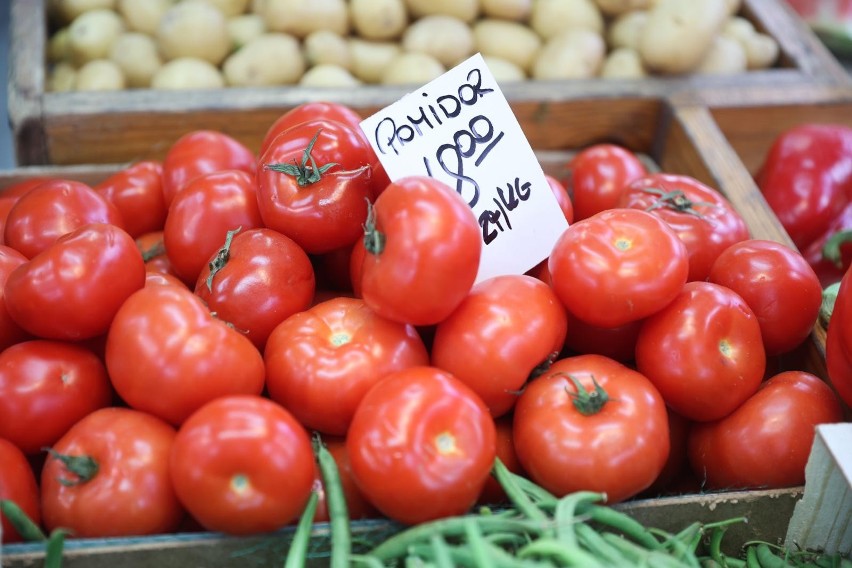 Na początku maja cena pomidorów sięgała gdzieniegdzie 18-20...