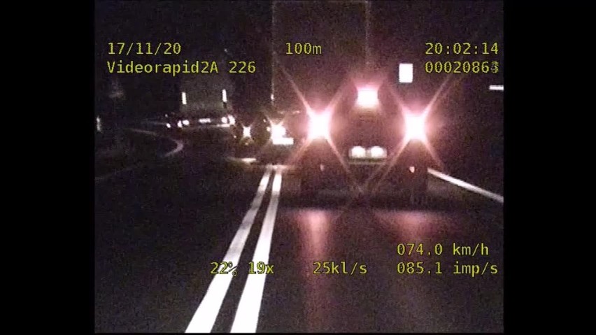 Podlaskie. Wyścigi kierowców tirów na dk 8 w oku kamery policjantów z grupy Speed (wideo)