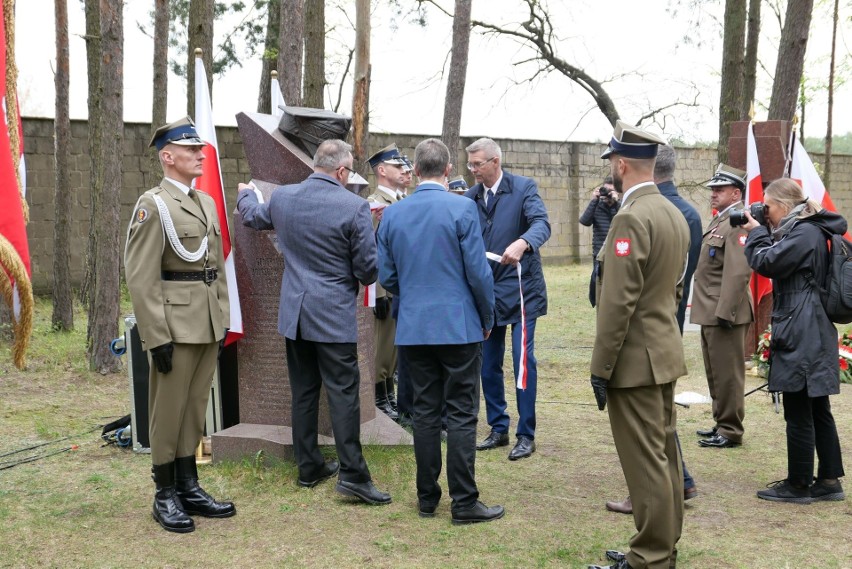 Odsłonięcie pomnika generała Bolesława Roi w Sachsenhausen
