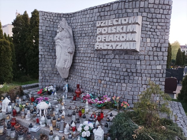 Ofiary Szmalcówki były chowane na pobliskim cmentarzu.