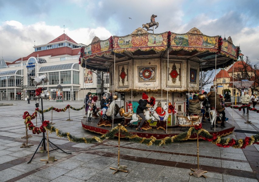 Świąteczna karuzela w Sopocie. Darmowa przejażdżka przez całe święta [zdjęcia]