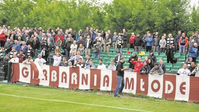 Sobotni mecz z Unią Tarnów, który przesądził o awansie Garbarni do II ligi, oglądało około 750 widzów