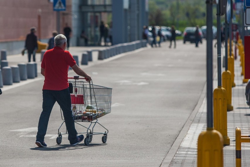 Niedziele handlowe lipiec 2018. Sklepy otwarte w niedziele...