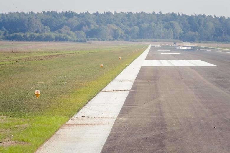 Białystok: Lotnisko Krywlany. Mogą już lądować niewielkie samoloty pasażerskie. Nadano certyfikat [ZDJĘCIA]