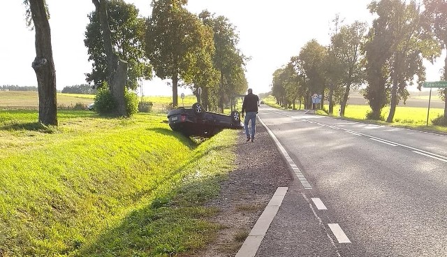Wypadek na DK19. Samochód dachował niedaleko skrętu do miejscowości Zawistowszczyzna