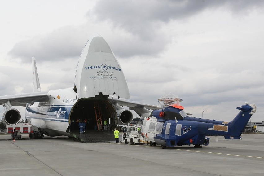 Jeden z największych samolotów transportowych AN-124 Rusłan przyleciał do Jasionki po śmigłowiec [ZDJĘCIA] 