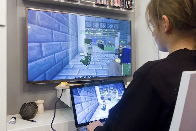 Minecraft to jedna z najpopularniejszych gier online na świecie. Jej użytkownicy budują z wirtualnych klocków wielkie wirtualne światy