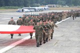 Wojsko w Katowicach: Żołnierze na Muchowcu ćwiczą przed defiladą wojskową 