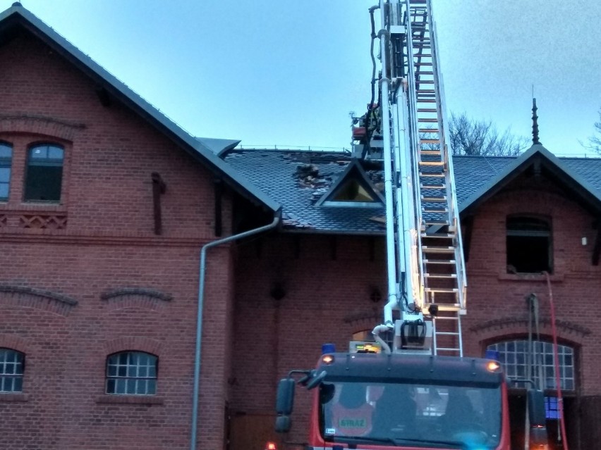 Pożar folwarku w Wąsowie: Zapaliła się stajnia. Na miejscu...