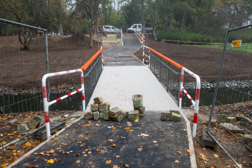 Park im. A. Wodziczki, położony wzdłuż rzeki Bogdanka,...