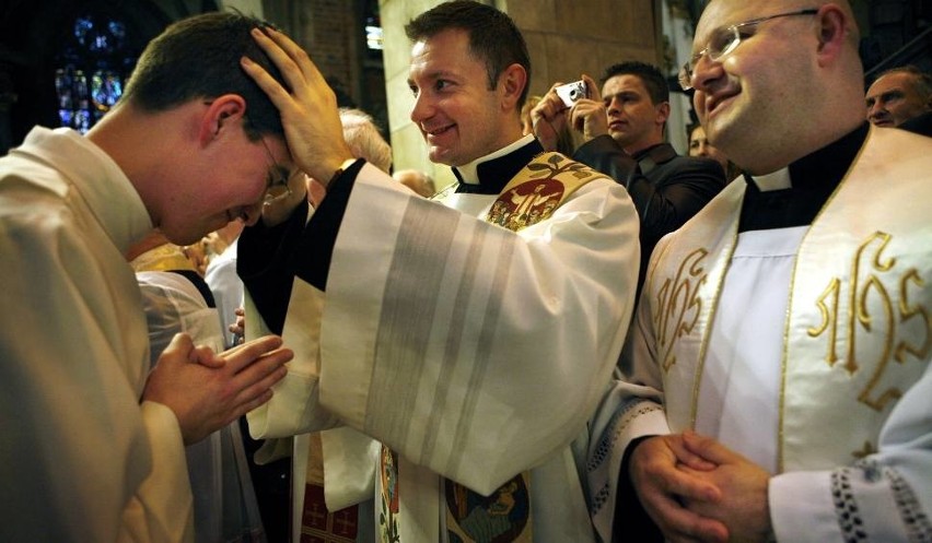 Życie prawdziwych łódzkich duchownych nie wygląda jak w...