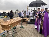 Pogrzeb księdza kanonika Józefa Zubowskiego. Uroczystości pogrzebowe w Dobrzyniewie Kościelnym. Kapłan przeżył 91 lat