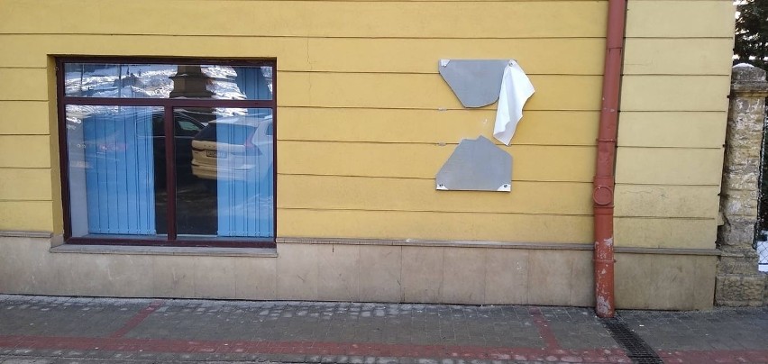 Zatrzymano podejrzanego o zniszczenie tablicy poświęconej trzem mieszkankom Przemyśla