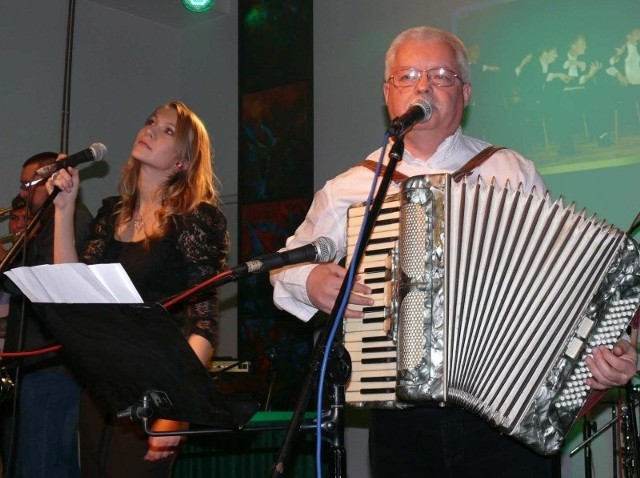 Wicestarosta pińczowski Marek Omasta po wielu latach przeprosił swój ukochany instrument i stworzył zespół.