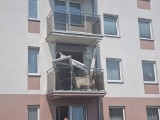 Pożar w mieszkaniu w Golubiu-Dobrzyniu. Wyleciały drzwi i okna. Mężczyzna polał wodą płonący olej w garnku