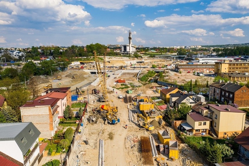 Kraków. Postępują prace na budowie Trasy Łagiewnickiej. Nowe utrudnienia dla kierowców [ZDJĘCIA]