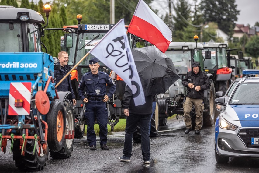 Protest rolników na drodze krajowej nr 79 w Wawrzeńczycach