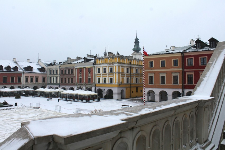 Zamojskie Stare Miasto oraz miejscowy Park Miejski pod śniegiem