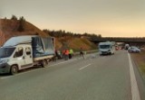 Wypadek na A2 koło Łodzi. Zderzenie na autostradzie w pobliżu wsi Różany. Karambol busów i samochodów osobowych 11.09.2020