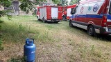 Strażak z Murzynowa wyniósł butlę z gazem z płonącego budynku [ZDJĘCIA]