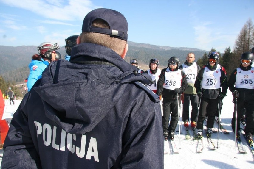Policjant z Tarnowa wygrał ogólnopolskie zawody narciarskie [ZDJĘCIA]
