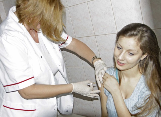 Katarzyna Świderska z Gimnazjum nr 2 jest tysięczną polkowiczanką zaszczepioną przeciwko wirusowi HPV.