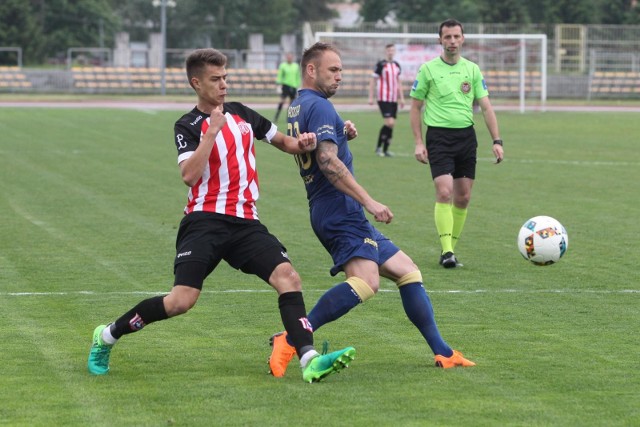 POMOCNIK Szymon Feret (Resovia)Coraz pewniej czuje się na lewej pomocy w Resovii. Udział w akcji, która przyniosła gola na 1-0. 