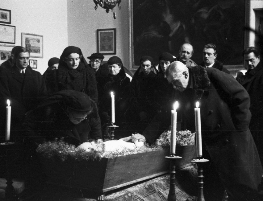 86 lat temu zmarł pan na Dzikowie. Zobacz niezwykłe fotografie z pogrzebu Zdzisława Tarnowskiego (ZDJĘCIA)