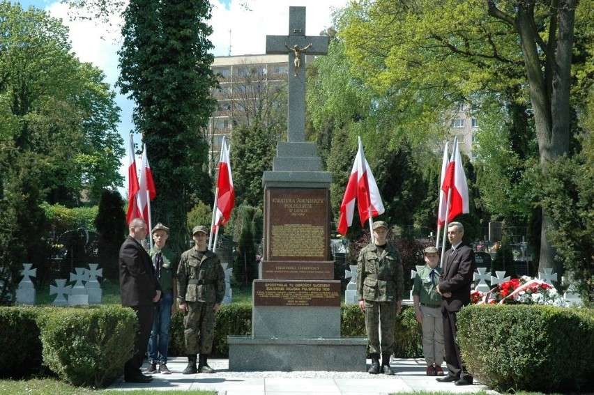 Groby bohaterów na cieszyńskim cmentarzu odnowione [ZDJĘCIA]