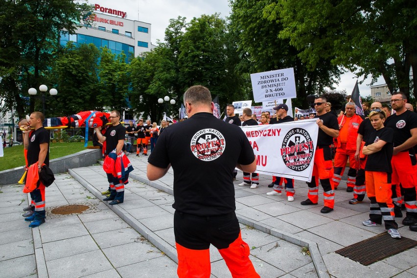 Protest ratowników medycznych w Białymstoku 30.06.2017 (zdjęcia, wideo)