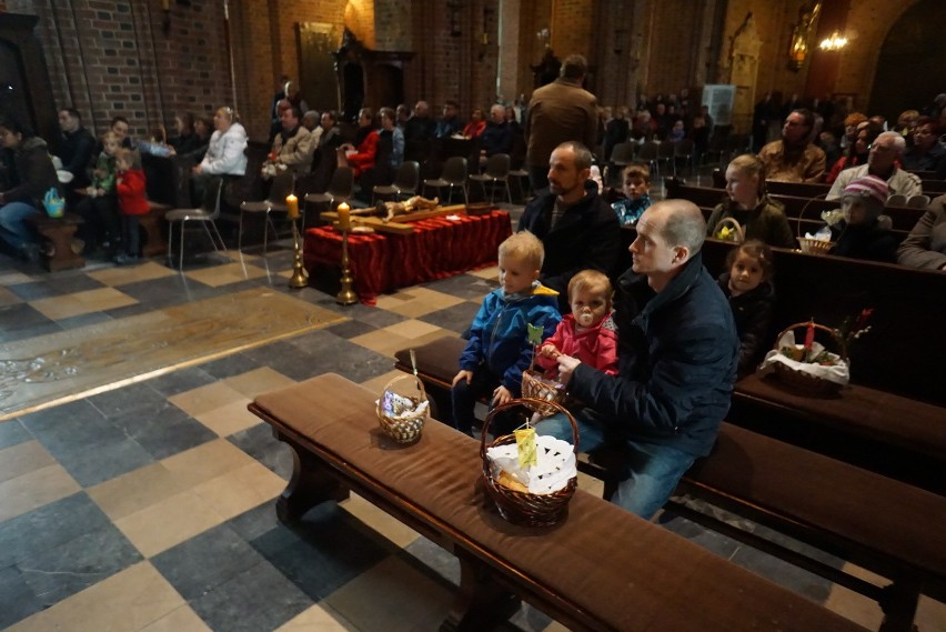 W Katedrze Poznańskiej na Ostrowie Tumslim błogosławienie...