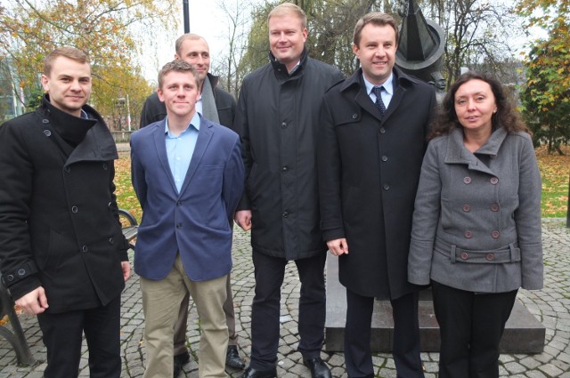 Arkadiusz Wiśniewski i radni jego komitetu.