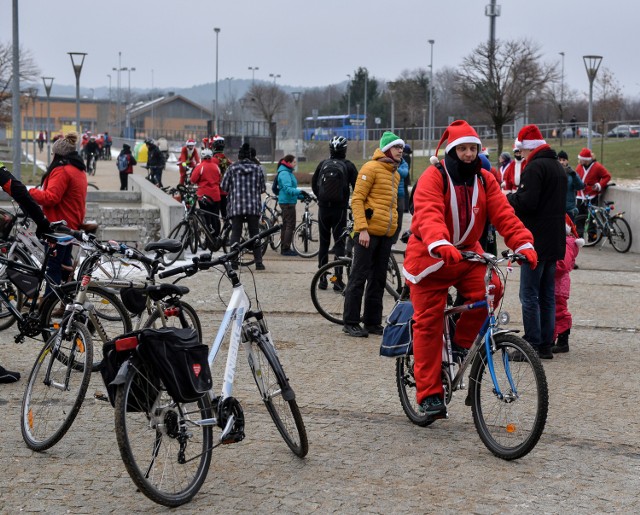 Obok samochodowej trasy szybkiego ruchu Poznań Wrocław by miał przebiegać jej rowerowy odpowiednik