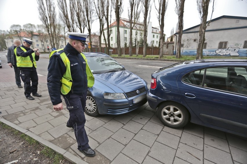 Kierowca fiata jechał ul. Staszica. Błędnie odczytał...