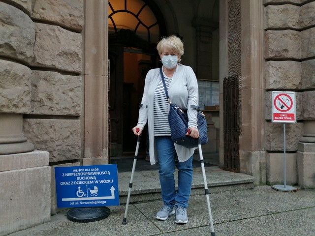 Ewa Maciejewska w marcu 2017 roku została ciężko ranna po tym, jak spadł na nią zsyp z gruzem na ul. Garbary w Poznaniu