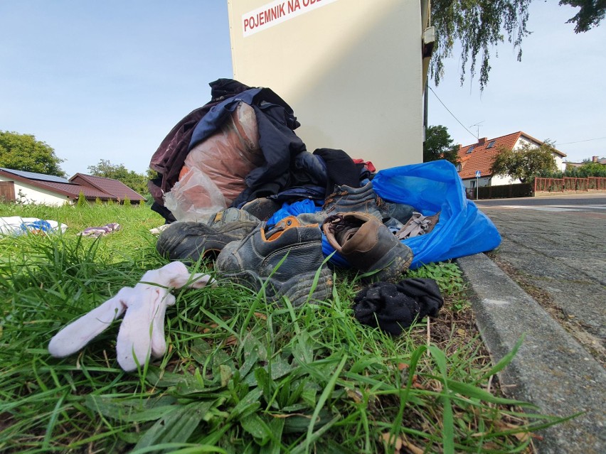 Bałagan na ulicy Leśnej - problem z kontenerami PCK się...