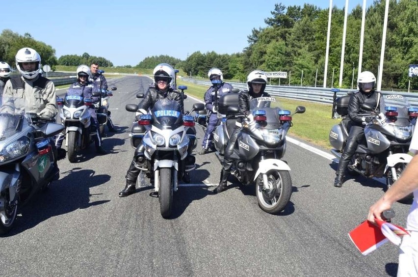 Ćwiczenia policjantów na Torze Poznań