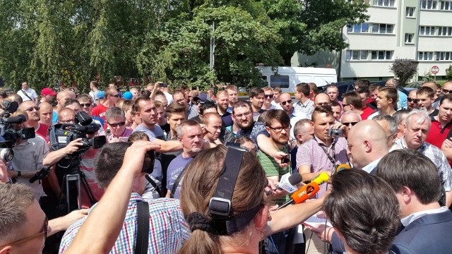 Kibice i założyciele Nowego Widzewa spotkali się na parkingu przy budowie stadionu