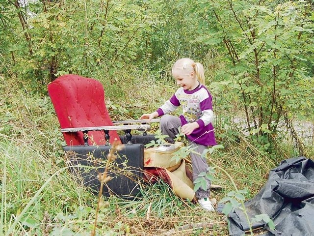 Rok temu dzieci z Ciechocinka bawiły się na starych fotelach. W sobotę zorganizowano dla nich festyn, a już jesienią będą miały własny plac zabaw.