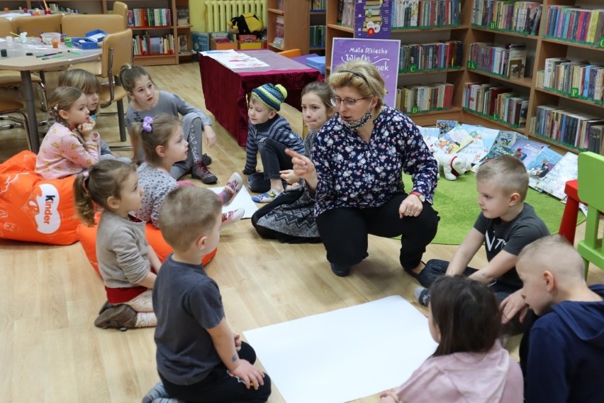 Bibliotekarki z Iłży zadbały o to, aby zajęcia dla dzieci w...
